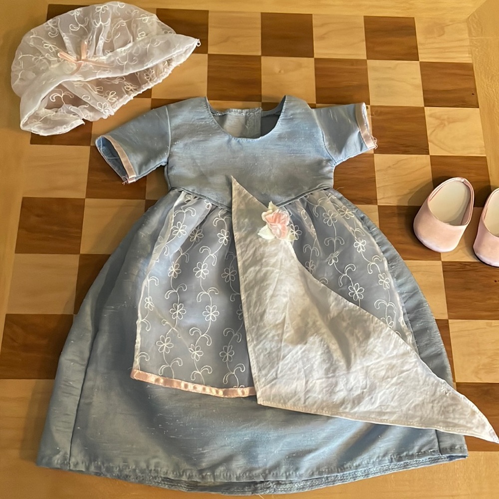 American Girl Elizabeth Elizabeth’s Tea Lesson Gown Dress Outfit